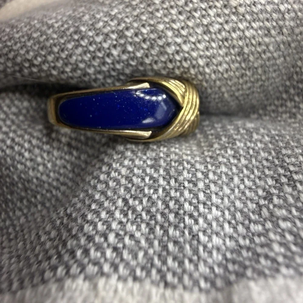 VTG Avon Ring Gold Tone Sz 7.5 Criss Cross Design Band Navy Blue Retro 90s Y2K
